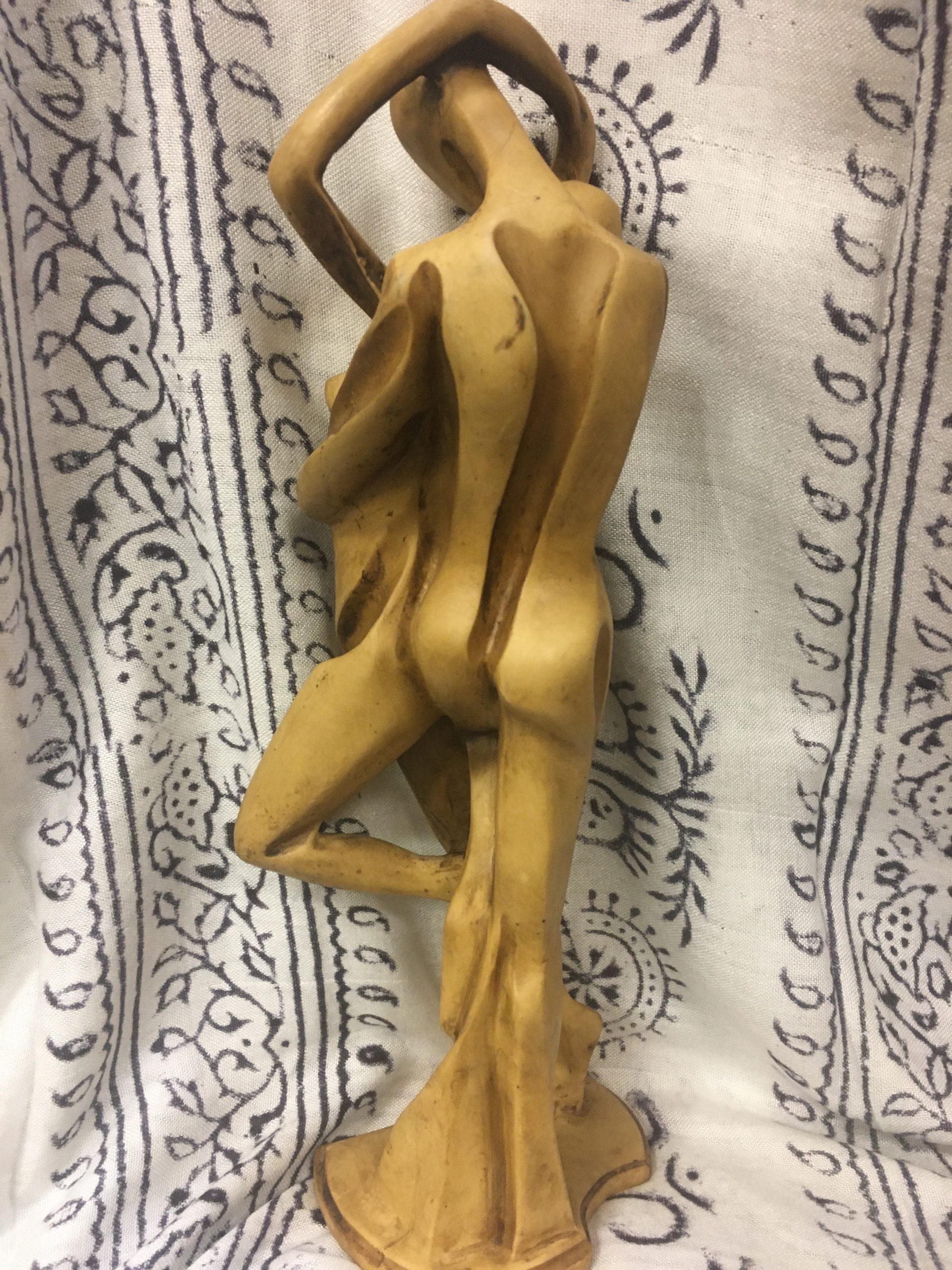 Lovers Resin Statue - Image 3